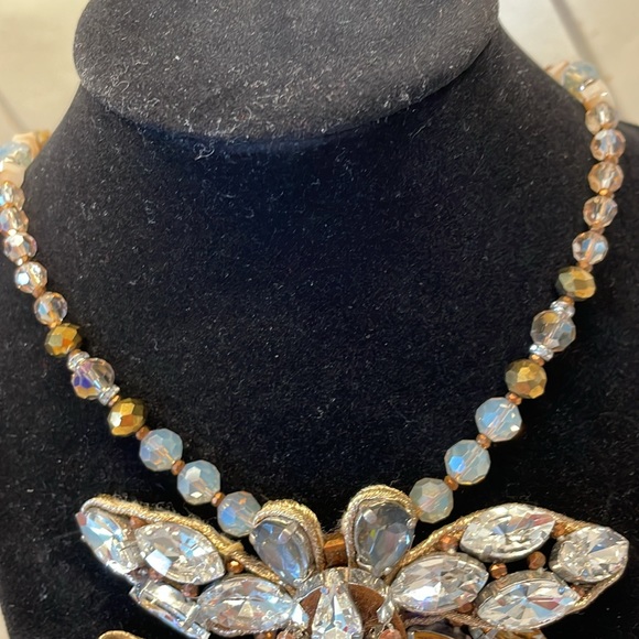 Dragonfly Crystal beaded necklace - Picture 6 of 9